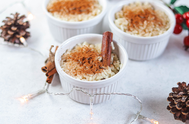 Arroz doce super fácil, vegano e baixo em açúcares. Receita prática para uma sobremesa saborosa.